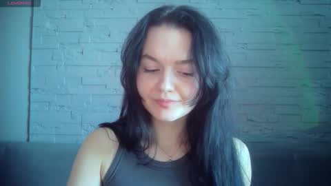 Snapshot of queenofmodels chatting on February 2026 01:09:01 PM QueenOfModels online show from February 2026 01:09:01 PM