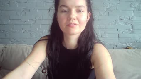 Snapshot of queenofmodels chatting on April 2026 11:32:01 AM QueenOfModels online show from April 2026 11:32:01 AM