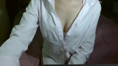Snapshot of queenoftenderness chatting on January 2025 07:32:01 PM queenoftenderness online show from January 2025 07:32:01 PM