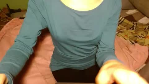 Snapshot of queenoftenderness chatting on October 2025 06:10:01 PM queenoftenderness online show from October 2025 06:10:01 PM