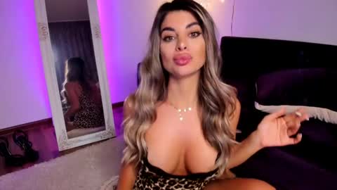Queennofyuredreams online show from May 2026 11:23:04 PM