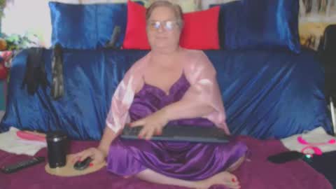 Snapshot of queenpammy chatting on May 2026 05:01:02 AM QueenPammy online show from May 2026 05:01:02 AM