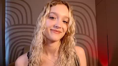 Snapshot of queenserenaaa chatting on June 2026 03:23:01 PM Serena XoXo online show from June 2026 03:23:01 PM