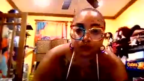 Snapshot of queensquirtntwerk chatting on August 2026 01:53:02 AM Queen Hilarity online show from August 2026 01:53:02 AM