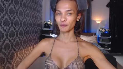 Snapshot of queenvalentinats chatting on June 2026 12:03:02 PM ValentinaMoone online show from June 2026 12:03:02 PM