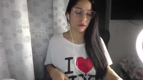 Snapshot of queenvictoria2023 chatting on March 2026 04:06:01 AM Paola online show from March 2026 04:06:01 AM