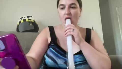 Queen Violette online show from June 2026 08:15:02 PM