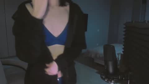 Snapshot of quietluxury chatting on December 2025 09:38:01 AM quietluxury online show from December 2025 09:38:01 AM