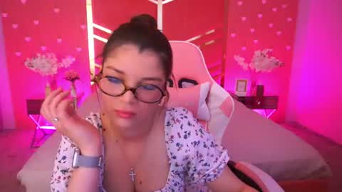 Snapshot of qweenlina chatting on June 2026 06:35:01 AM Karolina online show from June 2026 06:35:01 AM