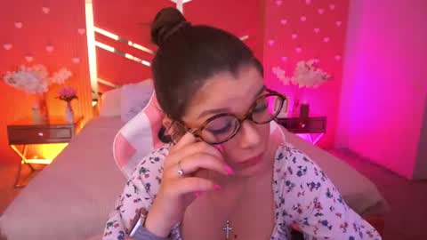 Snapshot of qweenlina chatting on June 2026 09:14:01 AM Karolina online show from June 2026 09:14:01 AM