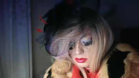 Snapshot of qweenviva chatting on January 2025 12:27:02 AM ViVaLuvLicious online show from January 2025 12:27:02 AM