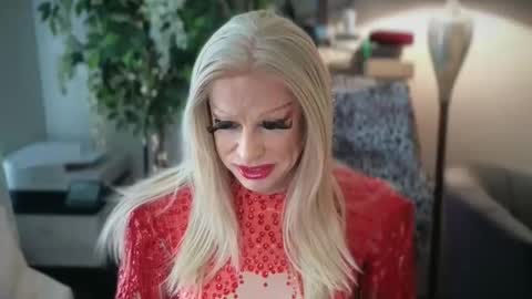 Snapshot of qweenviva chatting on November 2025 07:27:01 PM ViVaLuvLicious online show from November 2025 07:27:01 PM