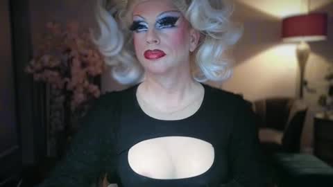 Snapshot of qweenviva chatting on March 2026 02:04:02 AM ViVaLuvLicious online show from March 2026 02:04:02 AM