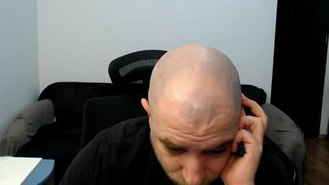 R0bila online show from April 2026 10:46:02 PM