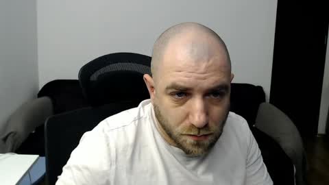 Snapshot of r0bila chatting on May 2026 07:08:01 PM R0bila online show from May 2026 07:08:01 PM