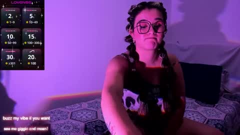 Snapshot of rachel_fo chatting on December 2024 10:44:02 PM Rachel Foss online show from December 2024 10:44:02 PM