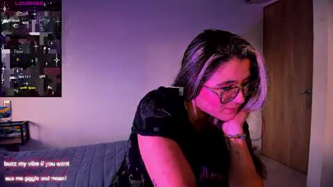 Snapshot of rachel_fo chatting on December 2024 10:09:01 PM Rachel Foss online show from December 2024 10:09:01 PM