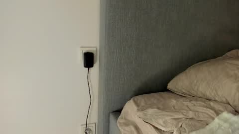 Sherryl online show from November 2025 08:44:01 PM