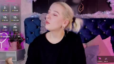 Snapshot of rachelcart chatting on December 2024 04:01:02 AM RachelCart online show from December 2024 04:01:02 AM