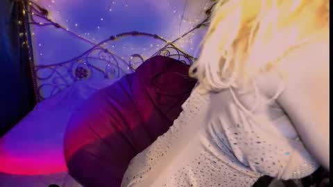 Radmila Star online show from December 2025 04:36:01 PM