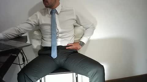 elenacam online show from May 2026 03:28:01 PM