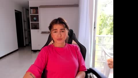 Jennyindependent model . online show from September 2025 07:06:02 PM