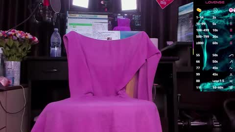 Laura online show from November 2025 03:51:02 AM