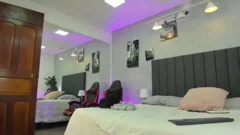 Snapshot of raphael_nyon chatting on March 2026 03:41:02 AM Raphael Nyon online show from March 2026 03:41:02 AM