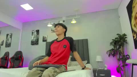 Snapshot of raphael_nyon chatting on March 2026 03:23:02 AM Raphael Nyon online show from March 2026 03:23:02 AM