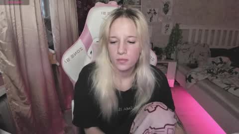 Snapshot of rapunzel_cute chatting on November 2025 01:28:01 PM Rapunzel online show from November 2025 01:28:01 PM