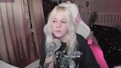 Snapshot of rapunzel_cute chatting on December 2025 01:20:02 PM Rapunzel online show from December 2025 01:20:02 PM