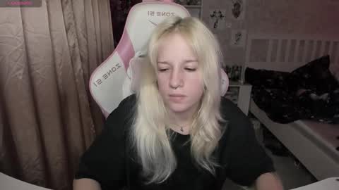 Snapshot of rapunzel_cute chatting on December 2025 01:29:02 PM Rapunzel online show from December 2025 01:29:02 PM