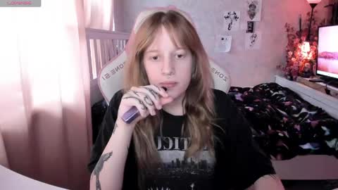 Snapshot of rapunzel_cute chatting on April 2026 01:13:02 PM Rapunzel online show from April 2026 01:13:02 PM