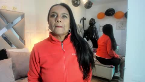 Raquel Moore  online show from November 2025 11:42:02 AM