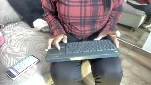 Raquel Moore  online show from February 2026 12:32:02 PM