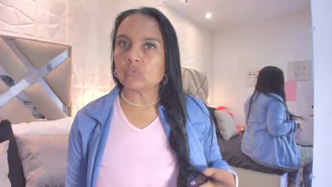 Raquel Moore  online show from March 2026 01:06:02 PM