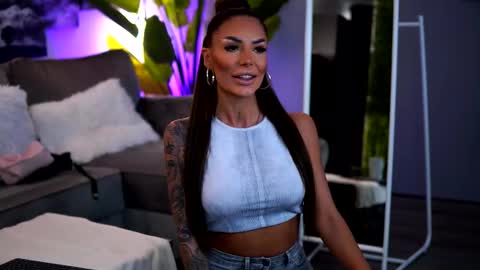 Raquelle online show from October 2025 09:06:02 AM