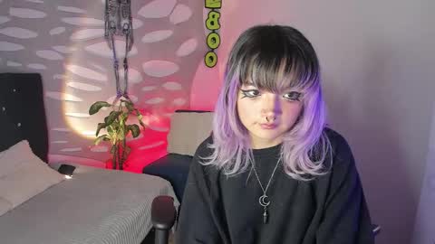 ravencollen online show from October 2025 02:06:01 PM