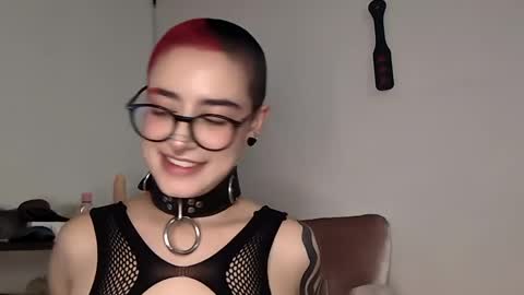 Snapshot of ravendarkness_ chatting on February 2025 12:08:01 AM ravendarkness_ online show from February 2025 12:08:01 AM