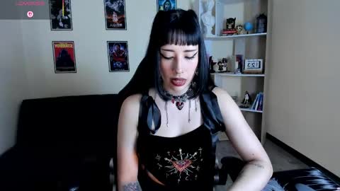 ravenelle_ online show from April 2026 10:37:02 PM