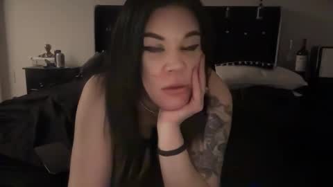 Snapshot of ravenrayyy chatting on February 2026 08:35:02 AM Raven Ray online show from February 2026 08:35:02 AM