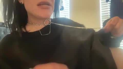 Snapshot of ravenrayyy chatting on February 2026 07:54:01 PM Raven Ray online show from February 2026 07:54:01 PM