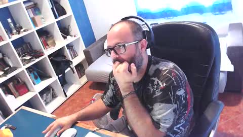 ravingr3d3 online show from October 2025 11:07:01 AM