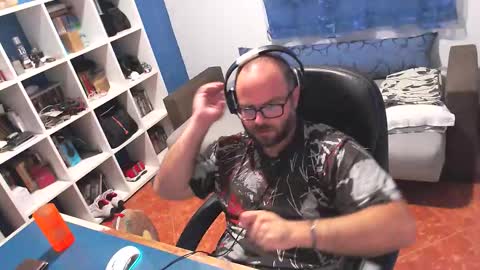 ravingr3d3 online show from October 2025 09:24:01 PM