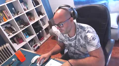 ravingr3d3 online show from October 2025 08:13:01 AM