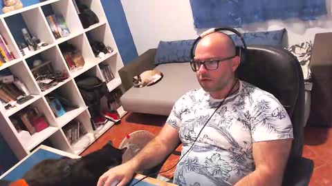 ravingr3d3 online show from October 2025 08:51:02 PM