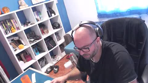 ravingr3d3 online show from October 2025 09:32:01 AM