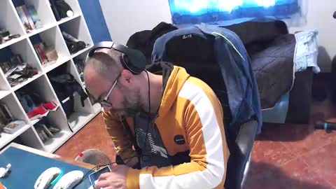 ravingr3d3 online show from October 2025 12:50:02 PM