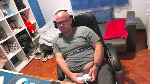 Snapshot of ravingr3d3 chatting on May 2026 08:49:02 PM ravingr3d3 online show from May 2026 08:49:02 PM