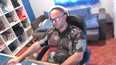 Snapshot of ravingr3d3 chatting on May 2026 08:33:01 AM ravingr3d3 online show from May 2026 08:33:01 AM